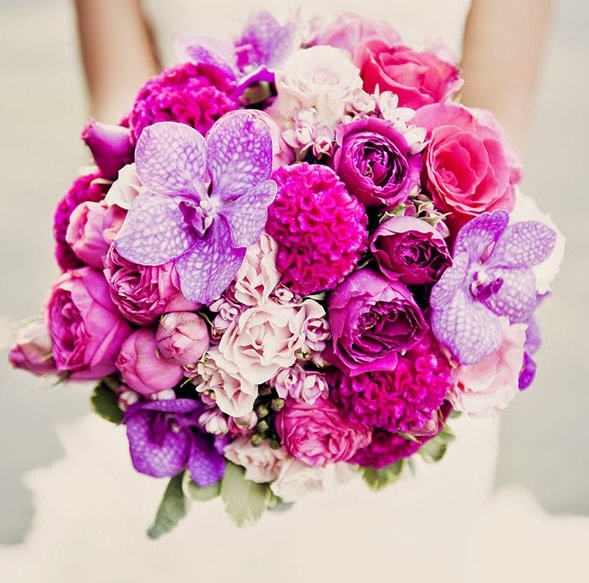 Marry Blog :: Hoa cầm tay cô dâu màu hồng tím kết từ hoa lan, mẫu đơn