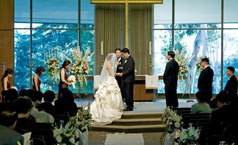 Chuẩn bị cho lễ cưới trong nhà thờ - Blog Marry