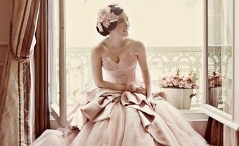 6 mẫu áo cưới hồng phấn dịu dàng - Blog Marry