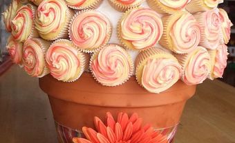 Độc đáo bánh cưới cupcake kiểu bình hoa - Blog Marry