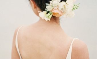 Tóc tết cài hoa tươi cho cô dâu - Blog Marry