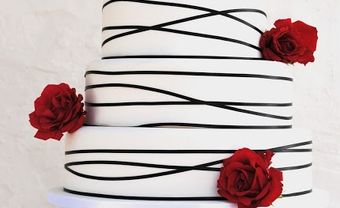 Bánh cưới hoa đỏ hiện đại  - Blog Marry