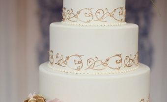 Bánh cưới màu trắng ánh vàng - Blog Marry