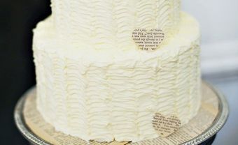 Bánh cưới màu trắng đơn giản 2 tầng - Blog Marry