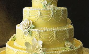 Bánh cưới màu vàng chi tiết trắng - Blog Marry