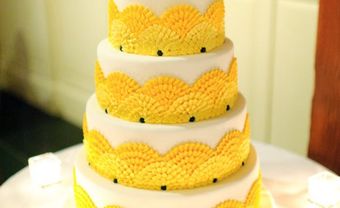 Bánh cưới màu vàng nhiều tầng - Blog Marry