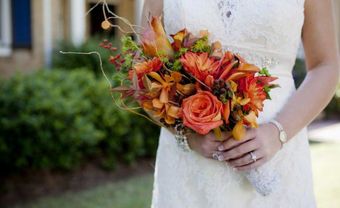 Hoa cưới cầm tay màu cam kết từ hoa lan Nhật - Blog Marry