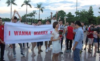 Thành phố Vinh náo động với màn cầu hôn lãng mạn! - Blog Marry