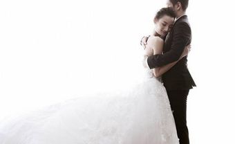 Hé lộ ảnh cưới đẹp như mơ của người mẫu Lê Thúy - Blog Marry