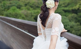 Kết hợp khăn voan hợp kiểu tóc  - Blog Marry