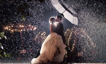 Cách chụp ảnh cưới lãng mạn trong ngày mưa - Blog Marry