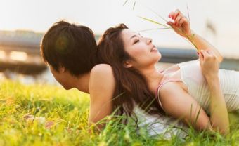 6 cử chỉ nhỏ bạn làm sẽ khiến chàng ngày càng yêu bạn hơn - Blog Marry