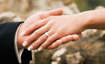 "Sốt xình xịch" với 6 mẫu móng tay cô dâu độc đáo - Blog Marry