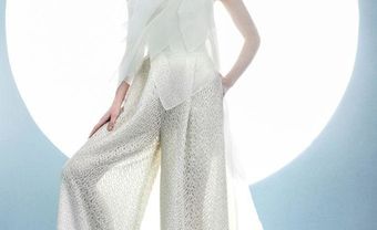 17 mẫu áo cưới jumpsuit cho cô dâu cá tính - Blog Marry