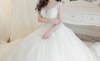 3 mẫu váy cưới giúp cô dâu che giấu khuyết điểm vòng một khiêm tốn - Blog Marry