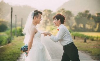 Bộ ảnh cưới hoán đổi vị trí của đôi trẻ yêu nhau 7 năm - Blog Marry