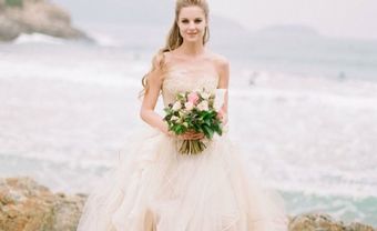 Kinh Nghiệm Chọn Váy Cưới Cho Đám Cưới Bãi Biển - Blog Marry