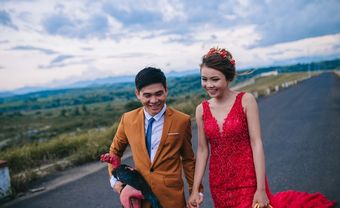 Chàng trai Phú Yên ôm gà cưng chụp ảnh cưới - Blog Marry