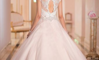 Những mẫu váy hở lưng tuyệt đẹp của Stella York - Blog Marry