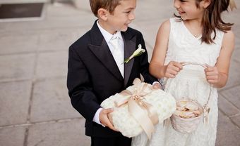 Cả đám cưới "cười bò" với bọn nhóc tì siêu quậy - Blog Marry