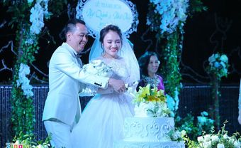 Nhật Thủy nồng nàn hát tặng chồng hơn 14 tuổi trong ngày cưới - Blog Marry