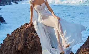 Galia Lahav tung BST áo cưới đi biển cực quyến rũ - Blog Marry