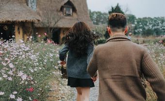 Mách nước 12 kiểu tạo dáng giúp cặp đôi tỏa sáng khi đi du lịch - Blog Marry