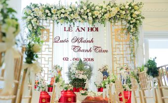 Lễ ăn hỏi ấn tượng với 350 bông hoa sen trắng - Blog Marry