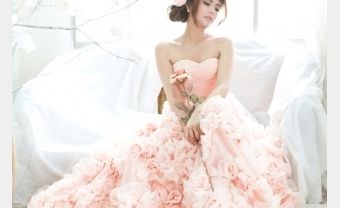 Những mẫu váy cưới màu sắc cho cô dâu hiện đại - Blog Marry