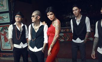 Chụp hình cưới mafia, vợ chồng thợ xăm được nguyên nhóm 'tha-thu' làm nền - Blog Marry