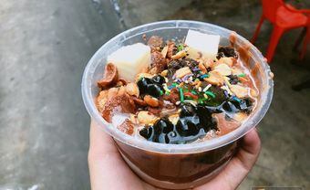 Quả thật milo xứng đáng là món topping "thần thánh" làm các món tráng miệng Sài Gòn hấp dẫn gấp bội - Blog Marry